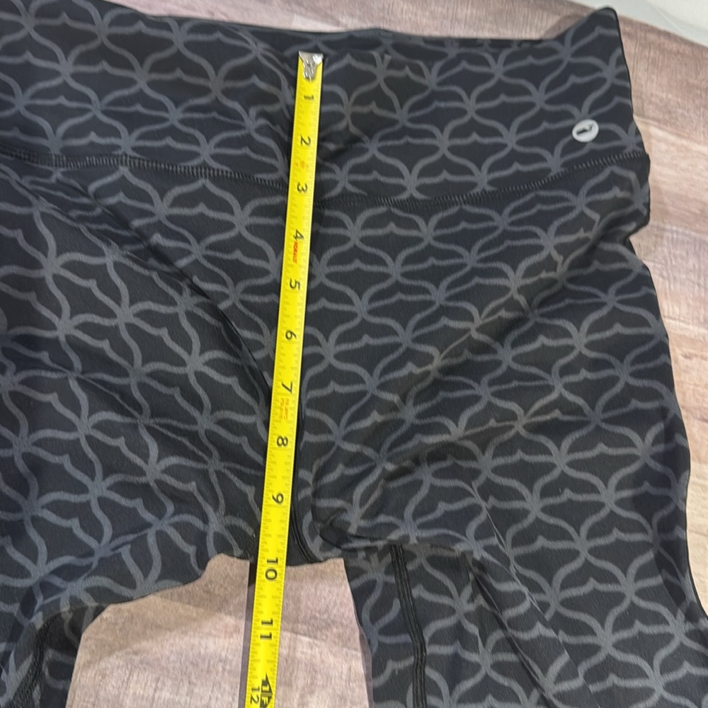 Medium Vineyard Vines Performance Capri Legging - image 8